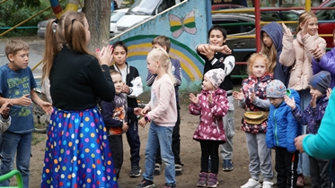 Праздничные мероприятия и уличные кинопоказы организовывают для детей органы ТОС Ленинского района