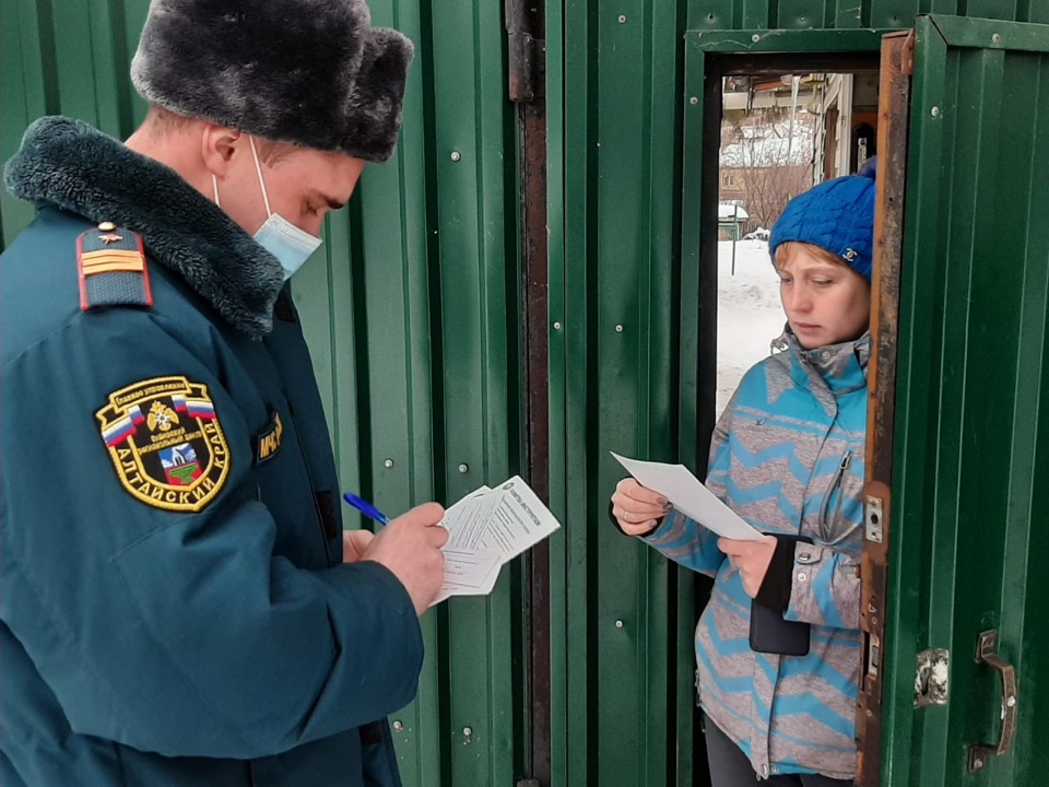 В Центральном районе Барнаула продолжается информирование жителей района о правилах пожарной безопасности