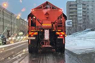 Дорожная служба продолжает работы по очистке улиц от снега 