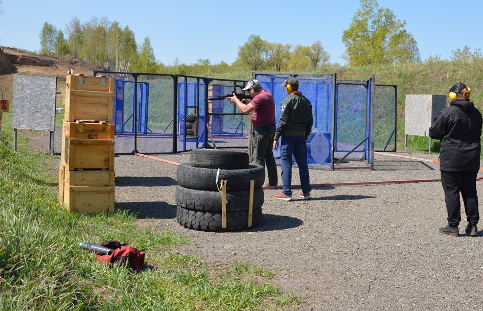 На испытательном полигоне Барнаульского патронного завода дан старт Всероссийским соревнованиям по практической стрельбе из карабина