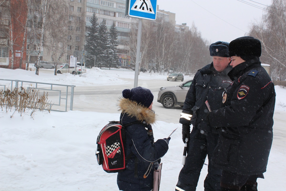 Госавтоинспекция проводит в Барнауле профилактическое мероприятие «Безопасный путь в школу»