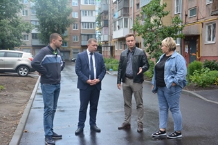 В Барнауле продолжается благоустройство дворов в рамках нацпроекта «Жилье и городская среда»