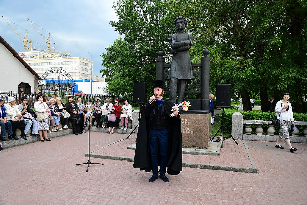 225 лет со дня рождения Пушкина отметили в Барнауле на городском празднике