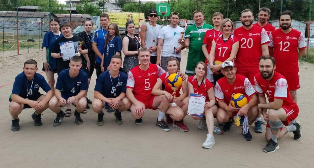 Ко Дню России в Железнодорожном районе Барнаула провели любительский турнир по волейболу