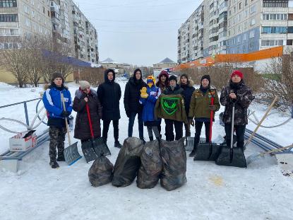 Студенты помогли в борьбе с гололедом