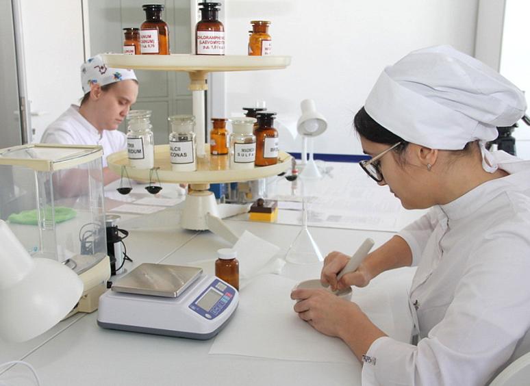 В столице Алтайского края открыли производственную аптеку