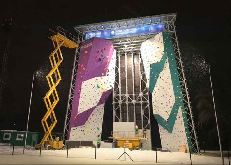 В Барнауле появился шестнадцатиметровый скалодром