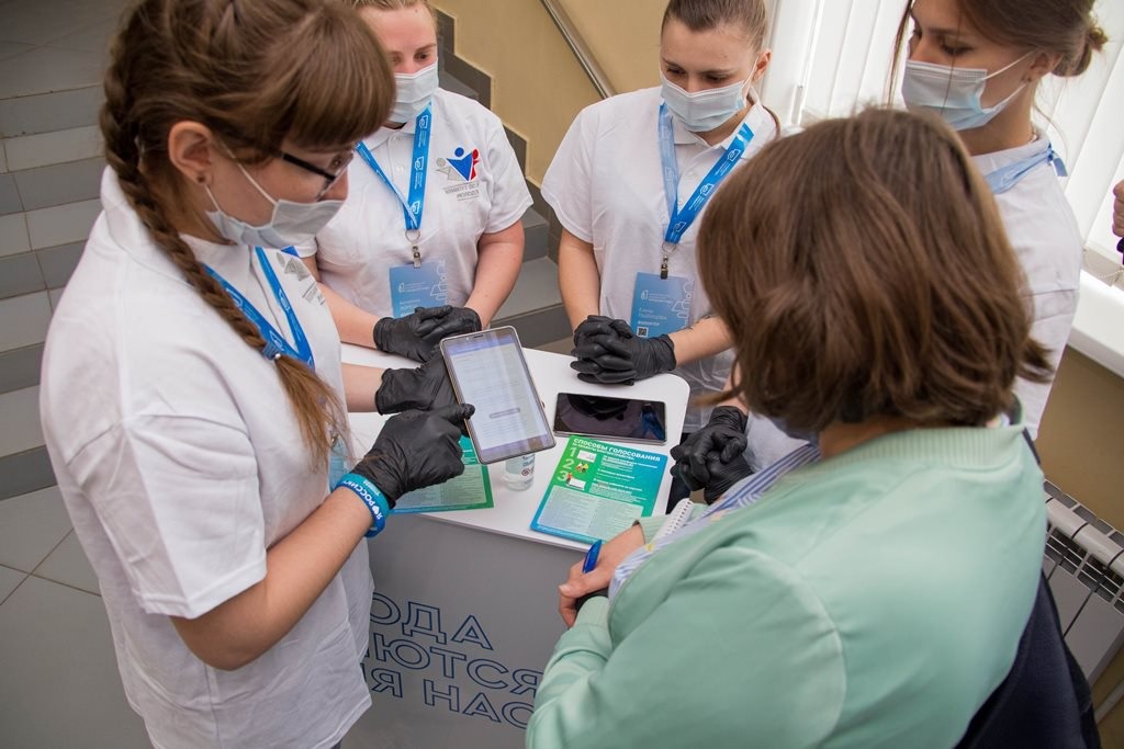 В Барнауле 60 волонтеров зарегистрировались для участия в онлайн-голосовании за объекты благоустройства 2023 года в рамках нацпроекта «Жилье и городская среда» 