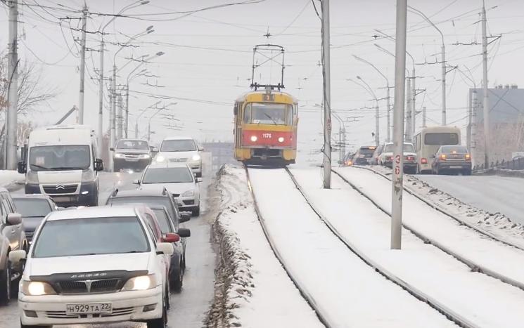 В администрации Барнаула прошло совещание по обеспечению безопасности дорожного движения с руководителями компаний-перевозчиков