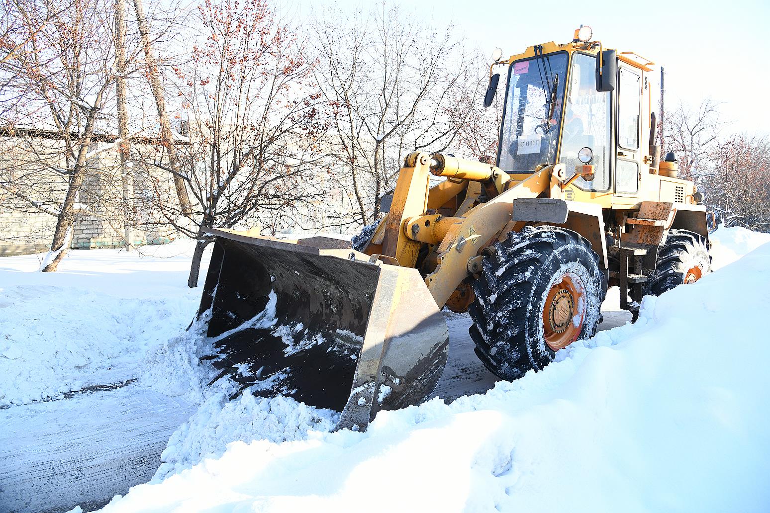 Снегоуборочная техника на улицах Барнаула 14 февраля