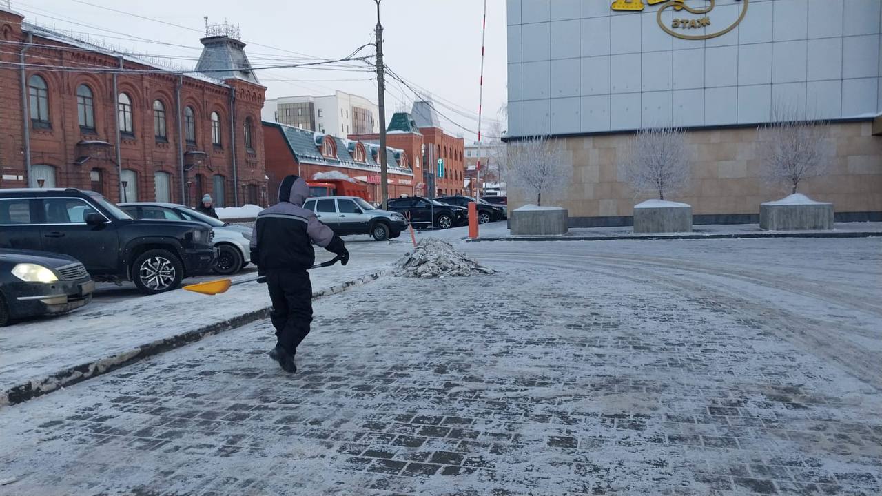 Уборка территорий предприятий торговли на особом контроле администрации Центрального района