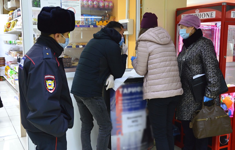 Соблюдение антиковидных ограничений проверяли в выходные дни в районах Барнаула