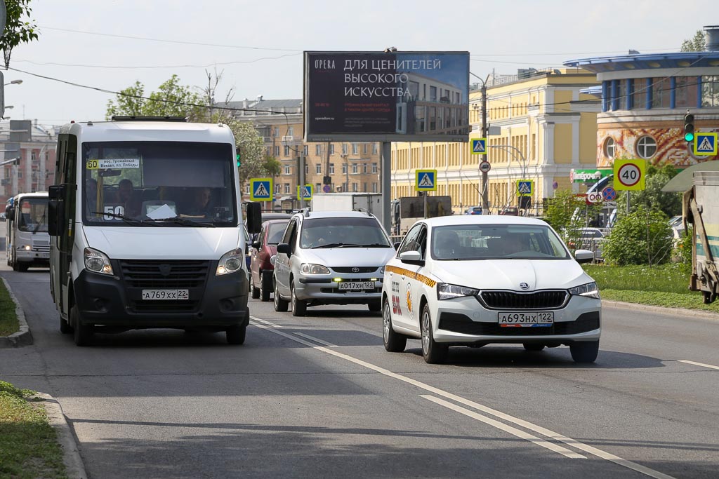 В Барнауле проверили, как водители соблюдают ПДД по выделенным полосам