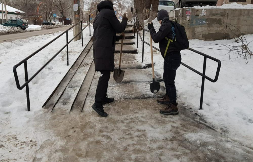 В выходные дни в районе в усиленном режиме проводятся работы по очистке от снега и наледи дорог и дворовых территорий 