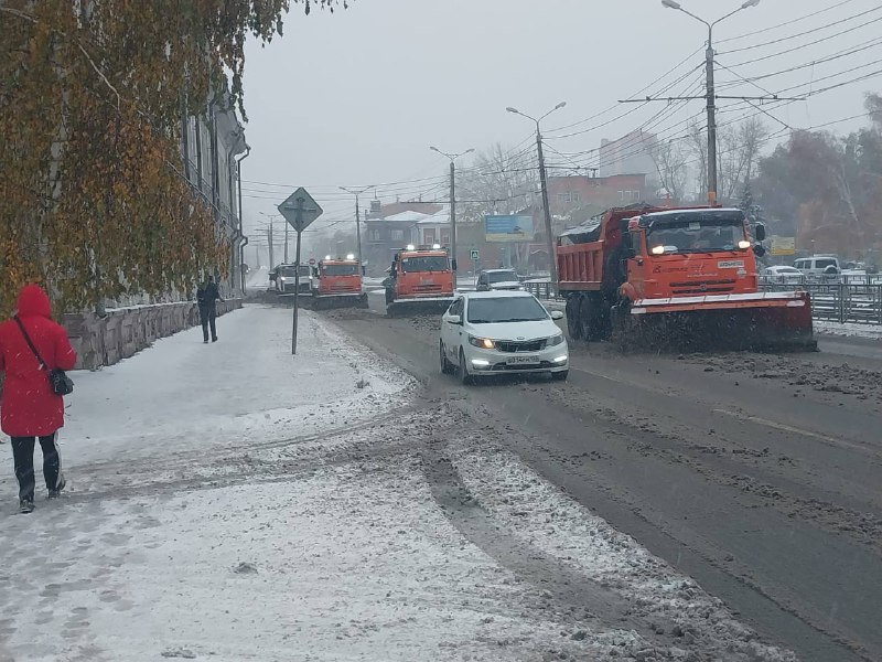 Дорожная служба продолжает работы по ликвидации последствий ледяного дождя и снегопада 