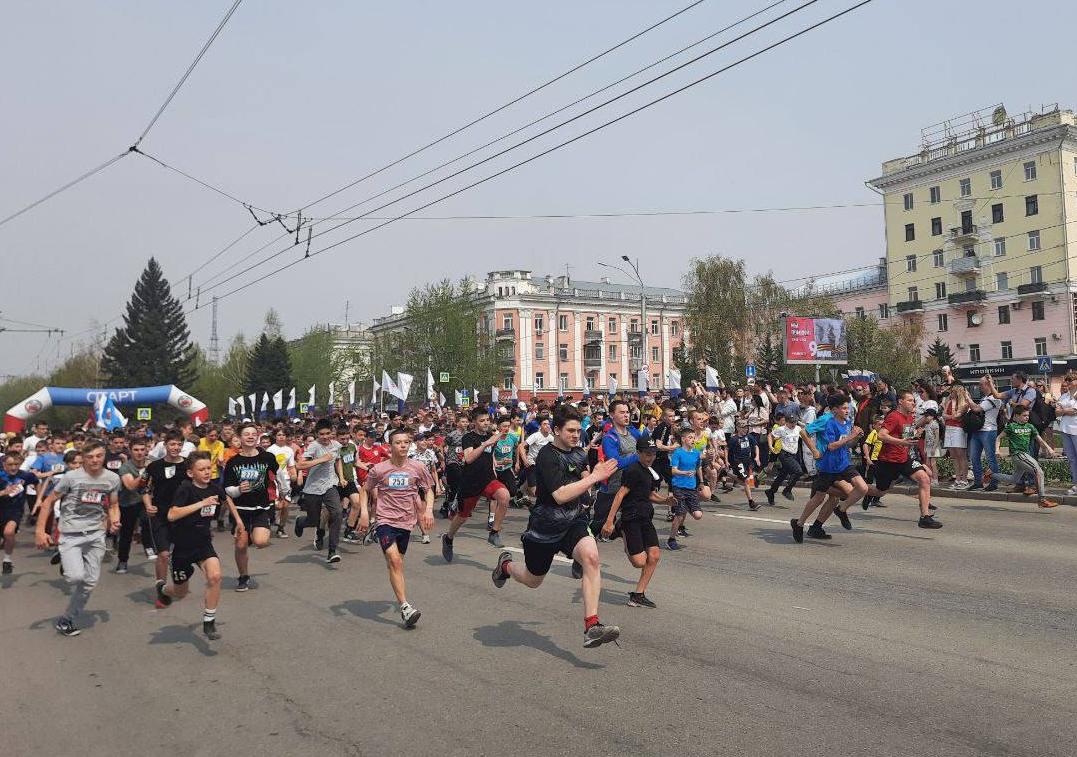 В Барнауле стартовал массовый забег «Кольцо Победы»