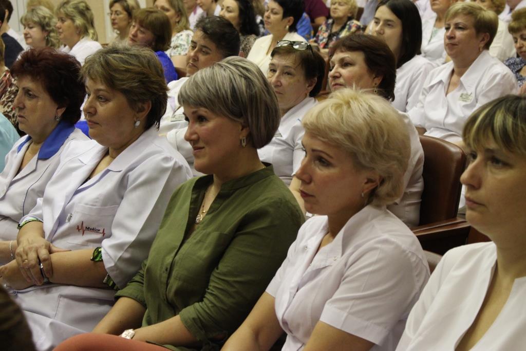 В Барнауле поздравляют работников медицины