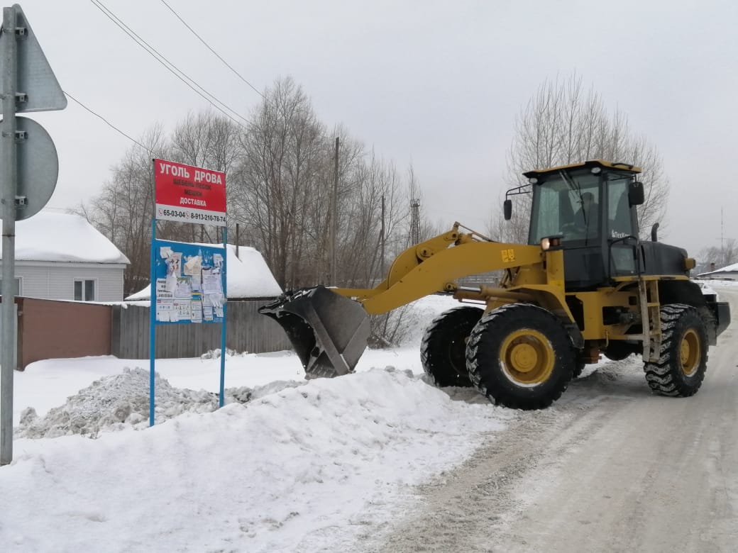 В Центральном районе Барнаула ведется уборка снега на дорогах, тротуарах и межквартальных проездах