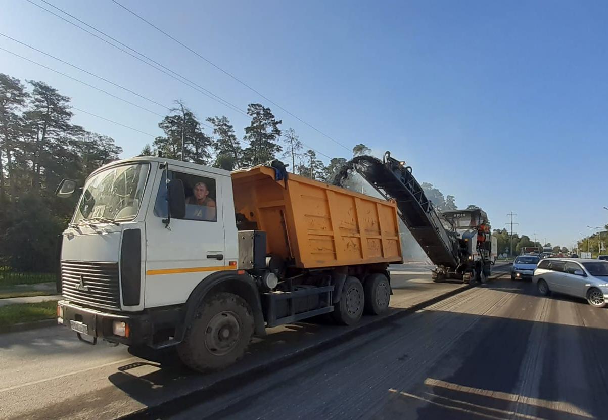 В Барнауле по нацпроекту приступили к ремонту еще одного участка дороги на Змеиногорском тракте   