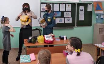 В гимназии №131 прошел открытый урок, посвященный празднованию Всемирного дня гражданской обороны
