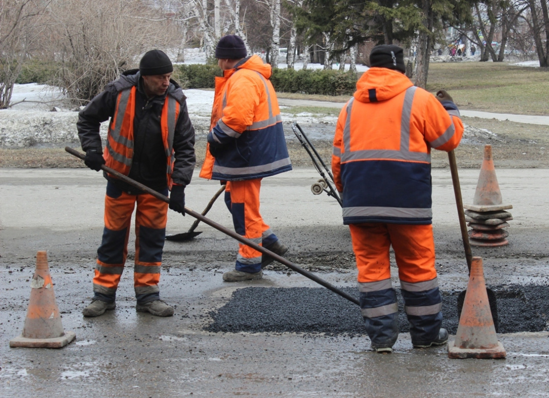 В Барнауле начинается сезон текущего ремонта дорог холодным асфальтом
