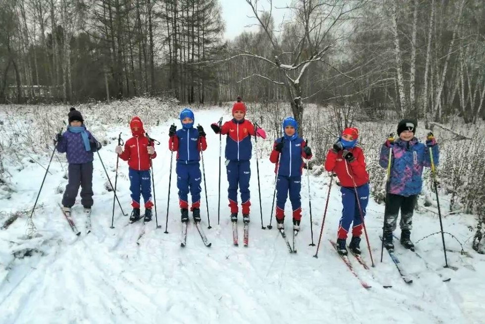 В декабре на спортплощадках Барнаула стартовали первые тренировки по проекту «Зимний дворовый инструктор»