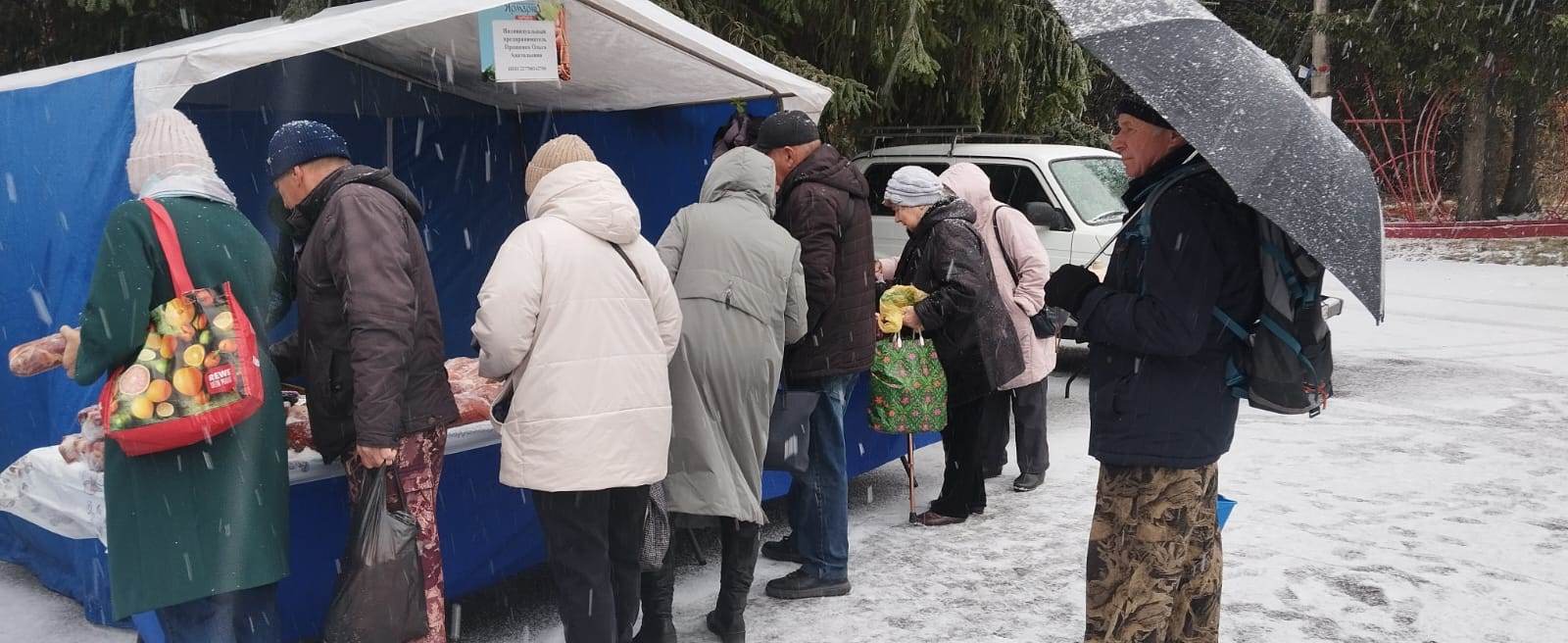 Жителей пригорода Ленинского района посетили ярмарку в п.Научный Городок