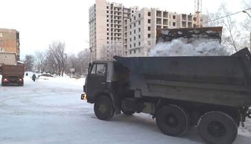 В Ленинском районе осуществляются работы по очистке и вывозу снега 