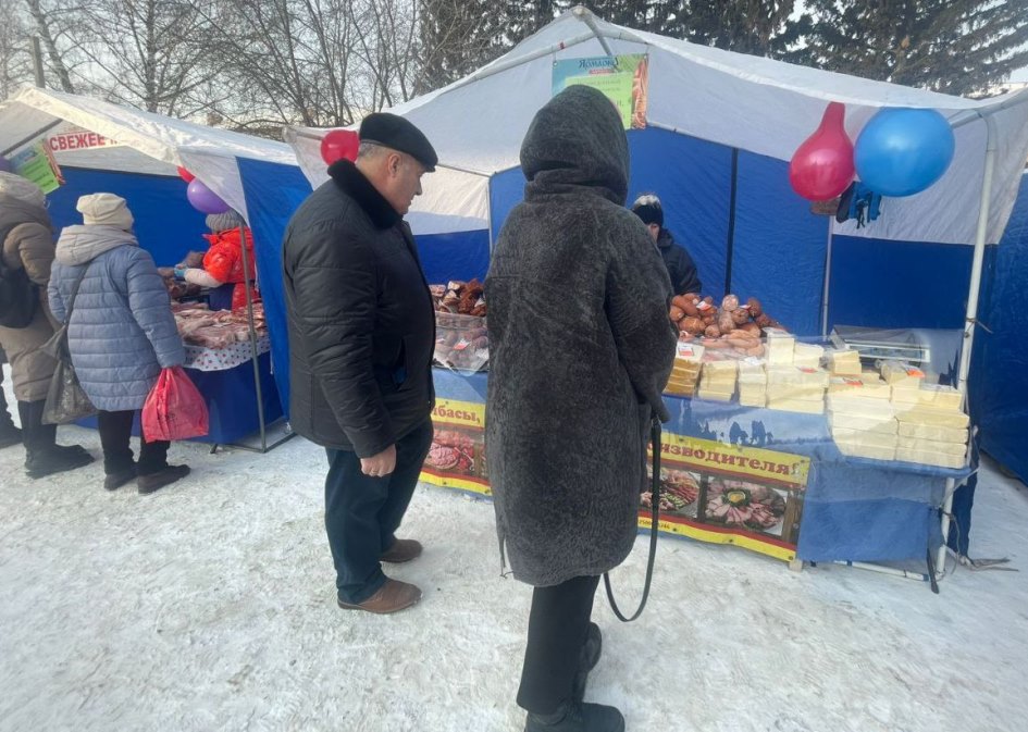 На площади им. Германа Титова состоялась первая в этом году ярмарка выходного дня