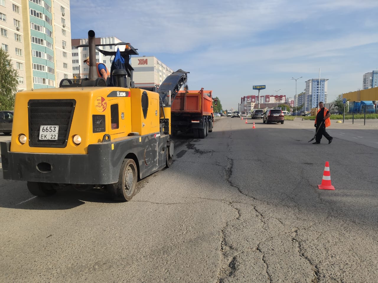 Дорожный ремонт на улицах Барнаула продолжается