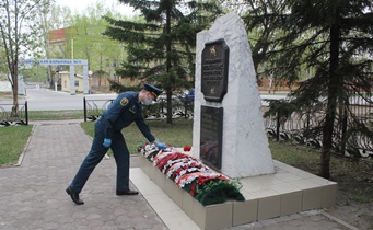 В Барнауле почтили память сотрудников МЧС России, погибших на боевом посту
