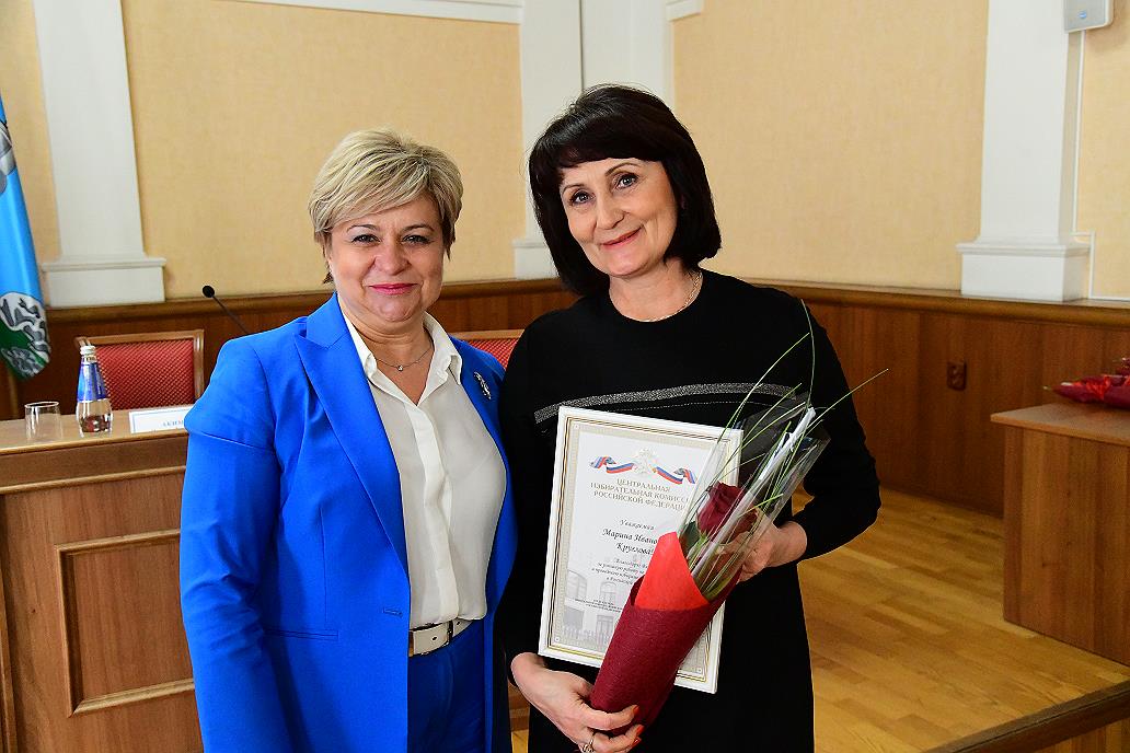 Барнаульцев наградили федеральными и городскими наградами