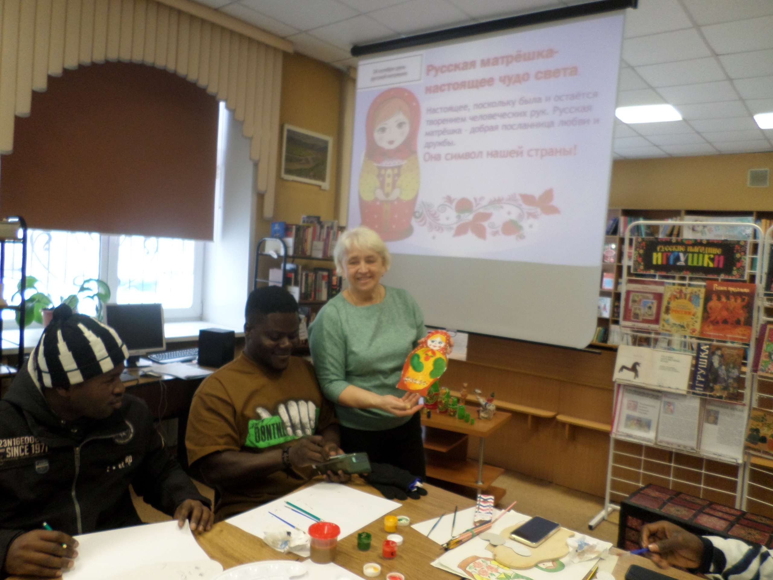 Будущих иностранных студентов города познакомили с русскими народными традициями