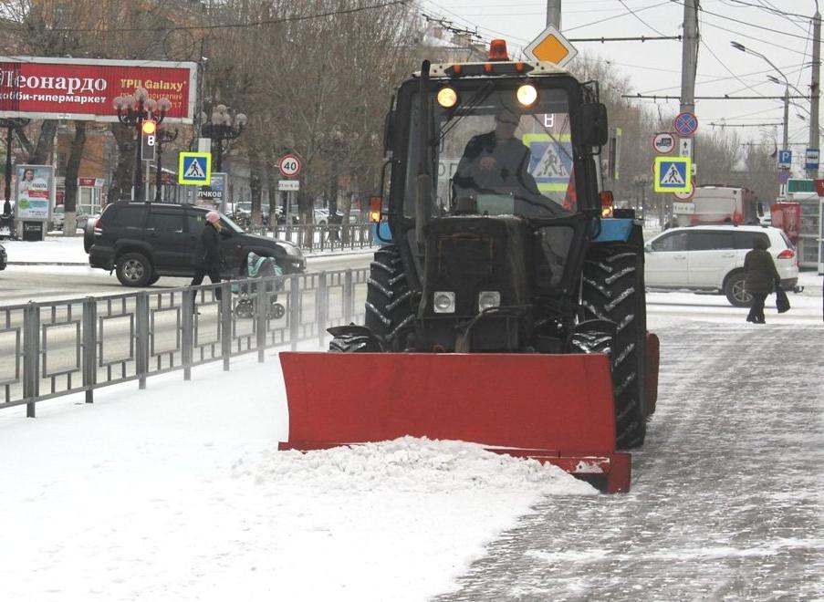 В выходные в Барнауле будут работать до 103 единиц снегоуборочной техники в смену