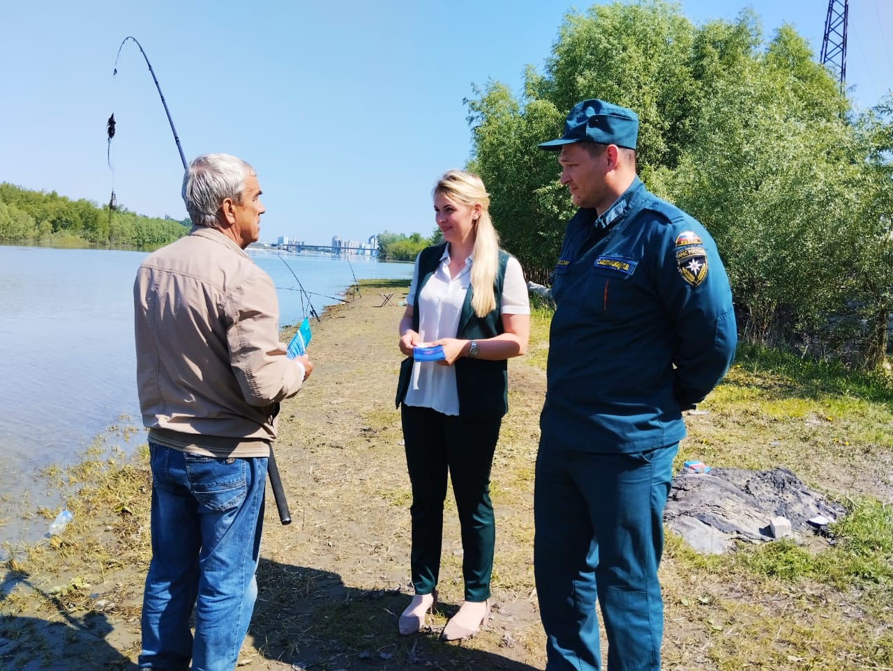 Жителям Барнаула напоминают правила безопасного поведения на воде