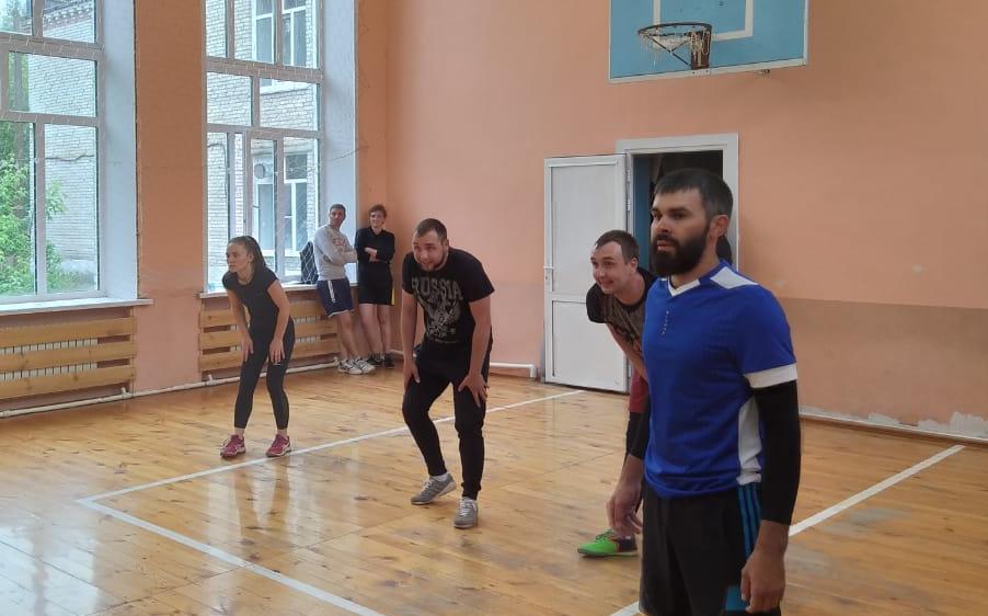 В выходные дни в поселке Лесном советом ТОС организован волейбольный турнир среди сборных команд пригородных территорий