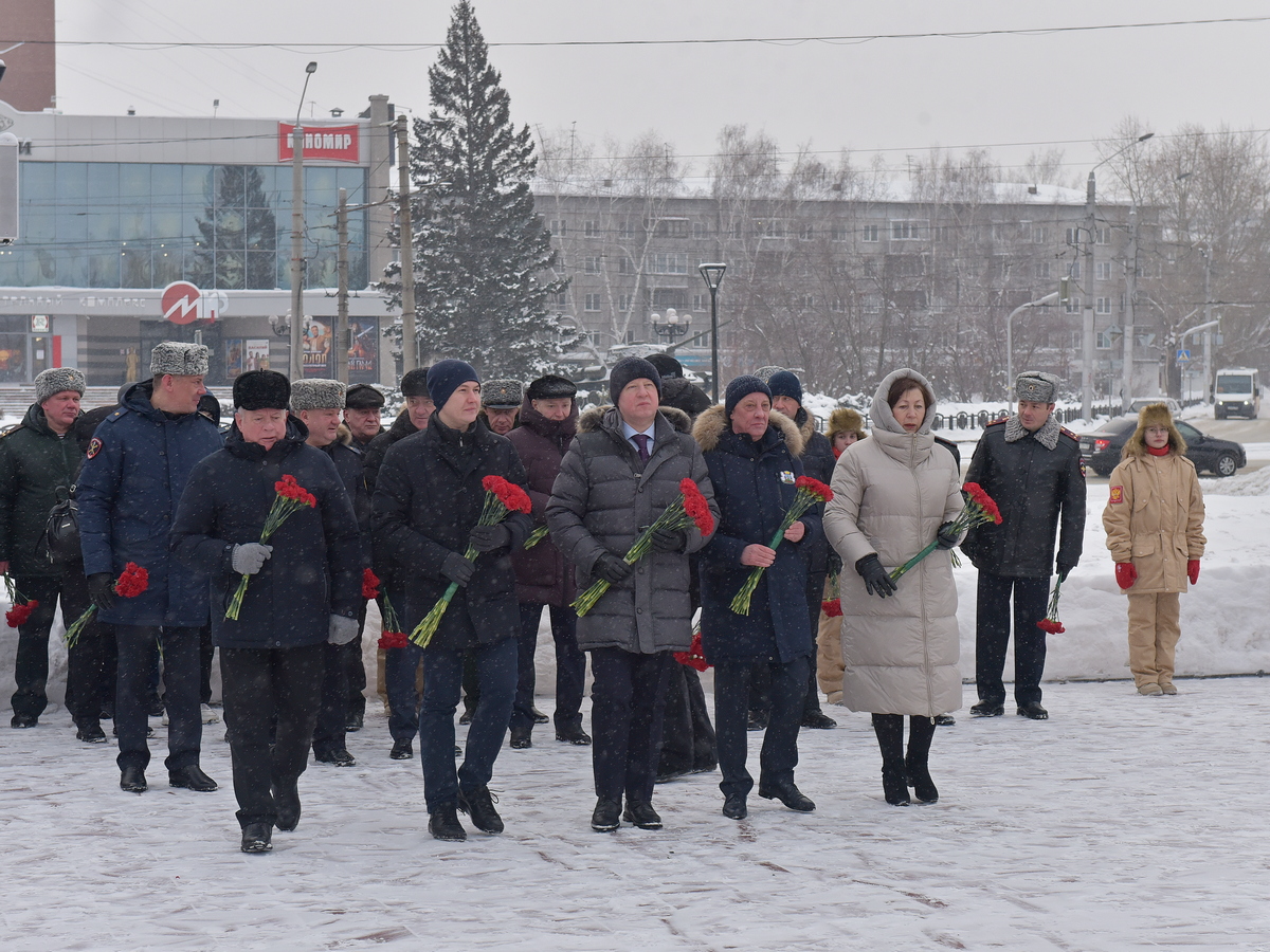 В Барнауле возложили цветы в честь героев – защитников Сталинграда