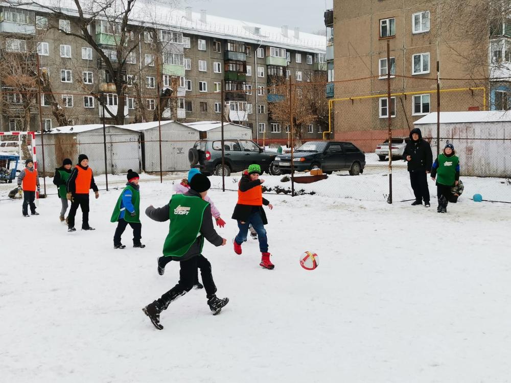 Турнир по мини-футболу на снегу провели в Железнодорожном районе