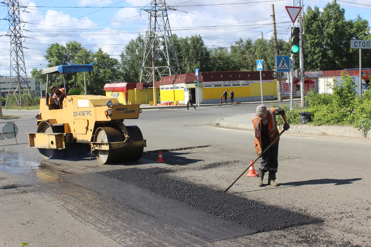 В Барнауле продолжают текущий ремонт дорог