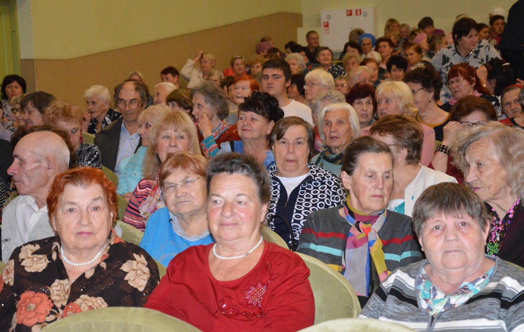 В Барнауле поздравили горожан старшего поколения с Международным днем пожилого человека