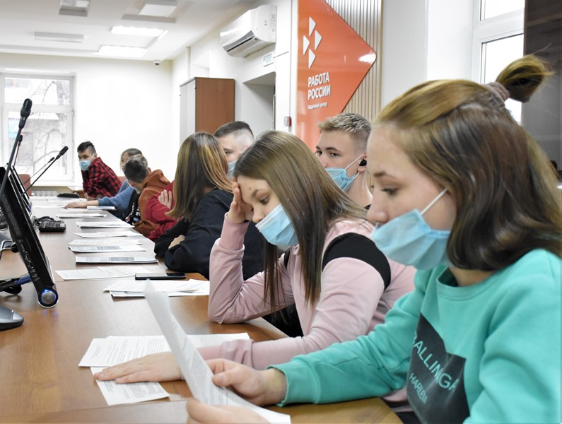 Карьерные консультанты кадрового центра «Работа России» в Барнауле помогут детям, оставшимся без попечения родителей