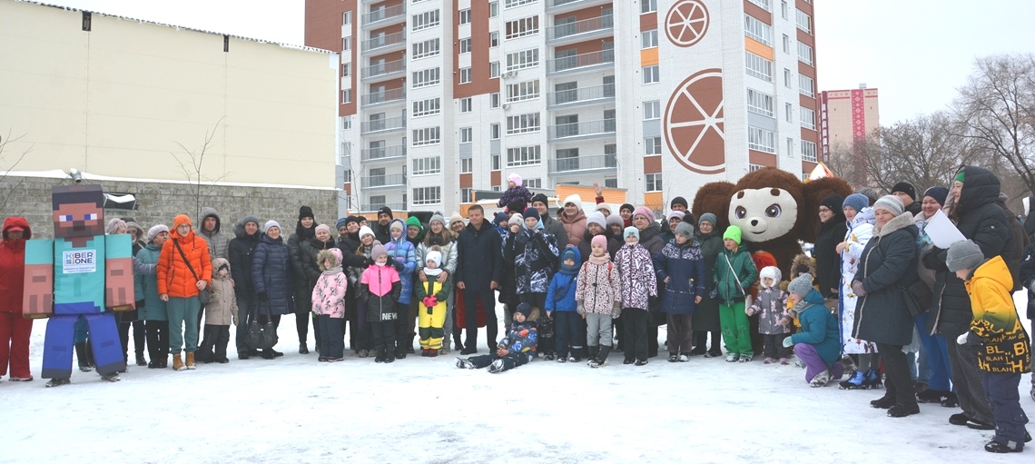 В Ленинском районе торжественно открыли сквер на ул.Гущина, 171а