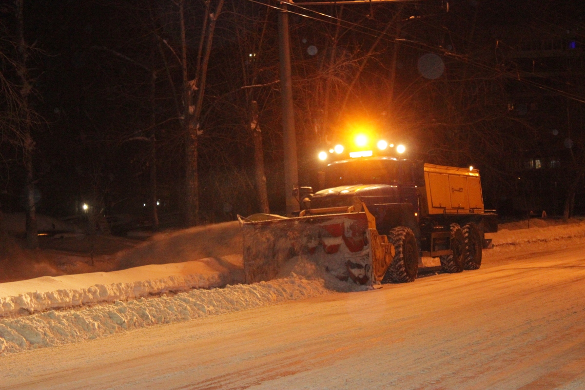 В ночь на 18 февраля на дорогах барнаула будет работать 126 единиц снегоуборочной техники