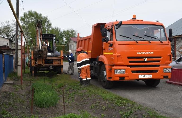 Барнаульский водоканал. Водоканал Барнаул. Водоканал убирает машину. Барнаульский Водоканал новости сегодня.