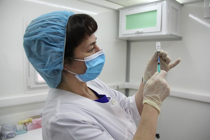 В Алтайском крае вакцинировано от коронавируса около 105 тысяч человек 