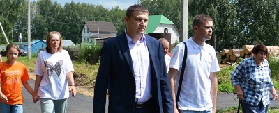 В барнаульском поселке Березовка заасфальтировали дорогу по краевой программе поддержки местных инициатив