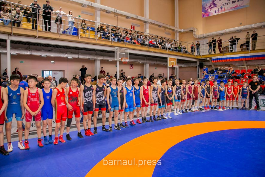 Всероссийский турнир по греко-римской борьбе стартовал в Барнауле