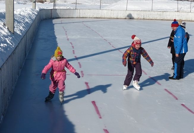 Кто может посещать бесплатные занятия с тренером по конькам и лыжам, расскажет программа «На первом плане. Барнаул» 19 января