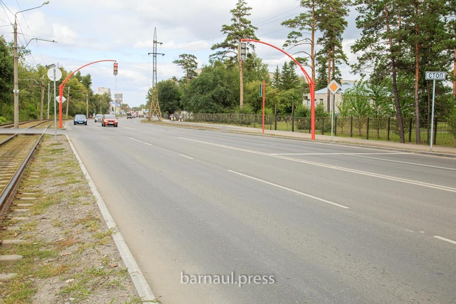 В Барнауле в рамках дорожного нацпроекта приняли первую дорогу в 2022 году