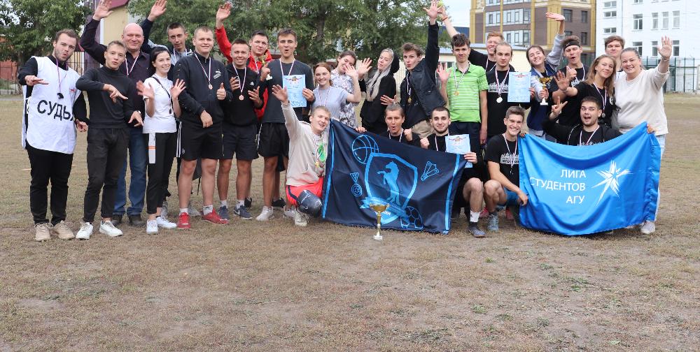 Барнаульские студенты приняли участие в турнире по русской лапте